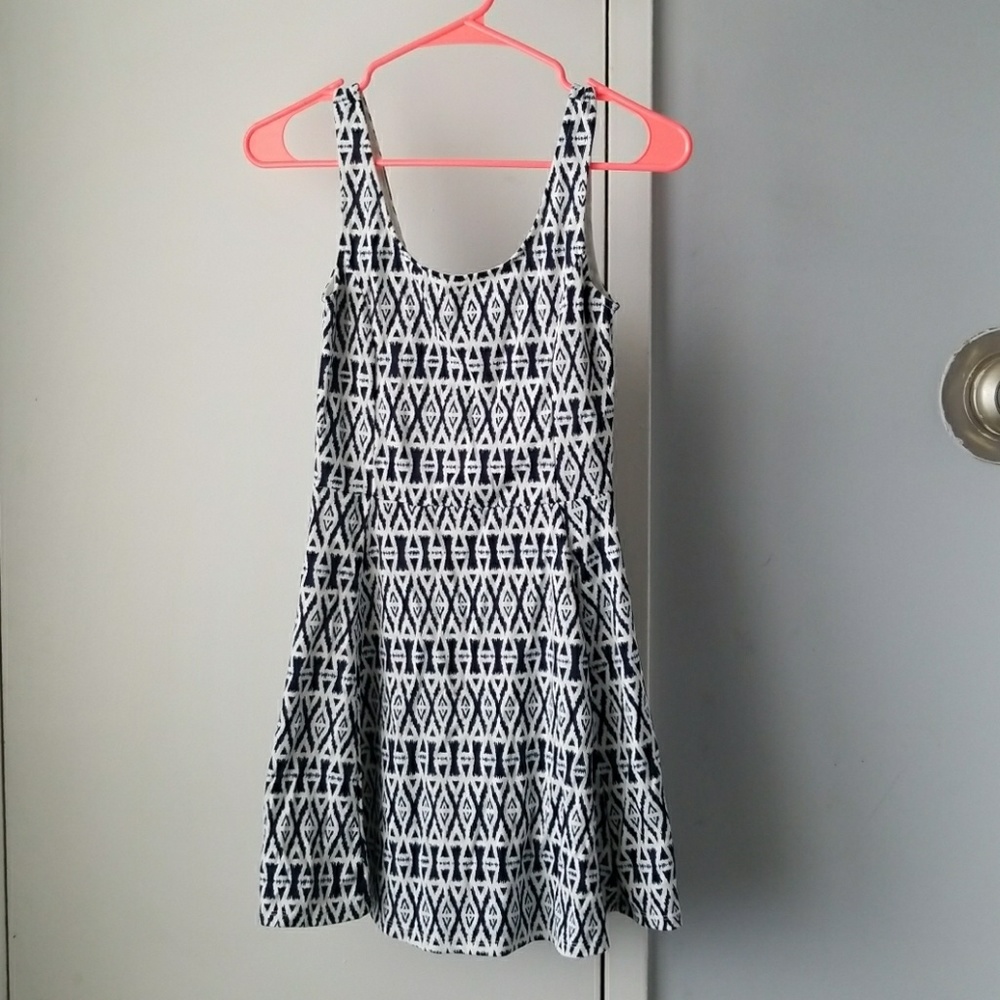 Skater dress w navy and white design